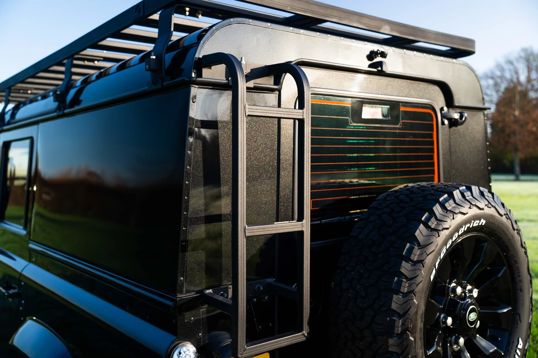 2015 Land Rover Defender 110 - Image 17 of 31