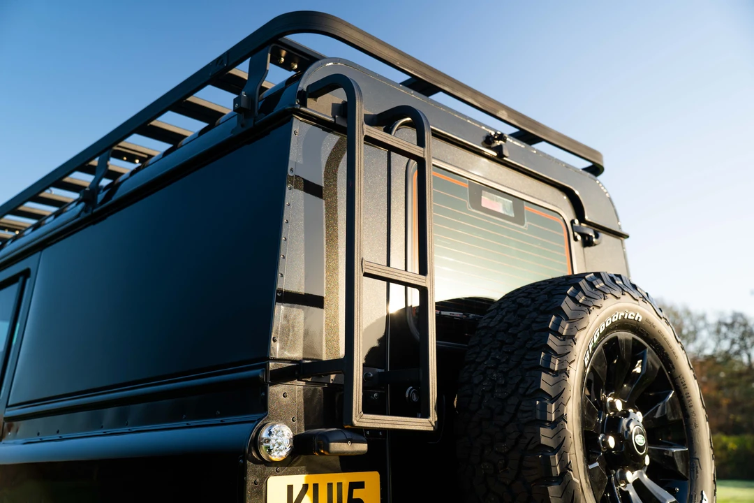 2015 Land Rover Defender 110 - Image 18 of 31
