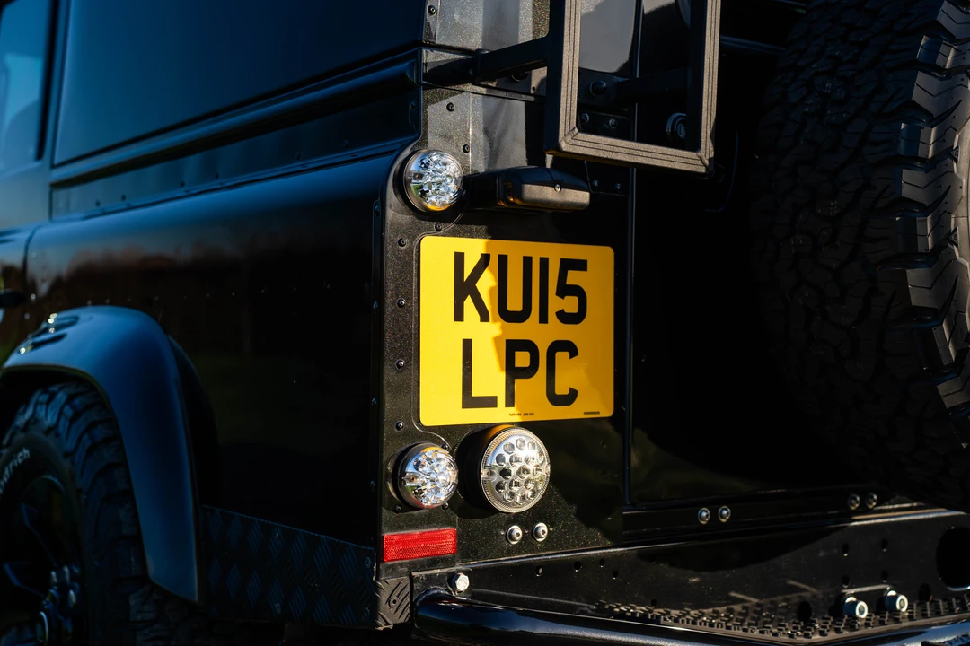 2015 Land Rover Defender 110 - Image 19 of 31