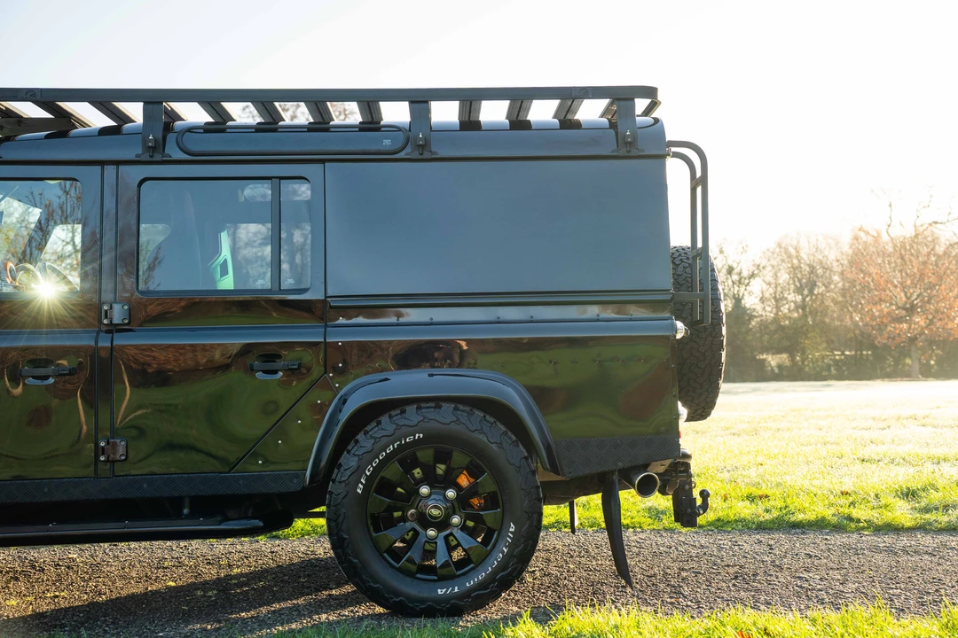 2015 Land Rover Defender 110 - Image 25 of 31