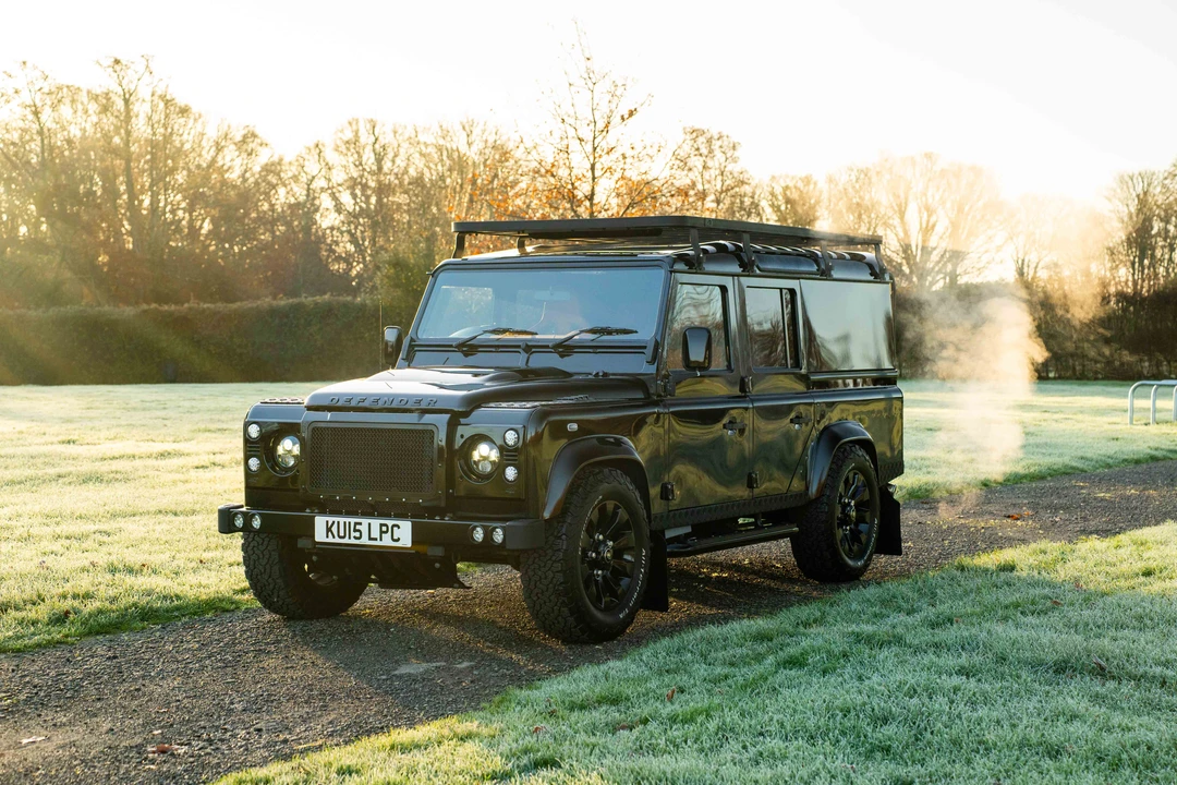 2015 Land Rover Defender 110 - Image 10 of 31