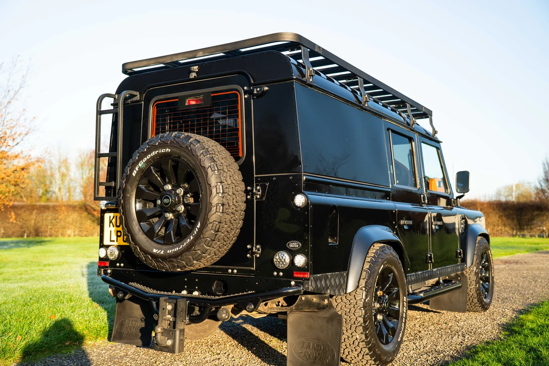 2015 Land Rover Defender 110 - Image 14 of 31