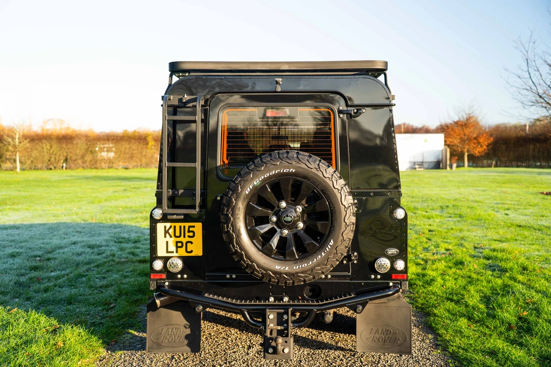 2015 Land Rover Defender 110 - Image 15 of 31