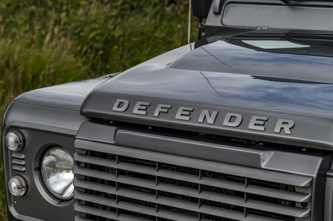 2015 Land Rover Defender 110 - Image 10 of 31