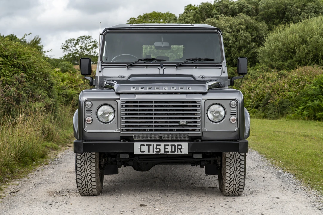 2015 Land Rover Defender 110 - Image 2 of 31