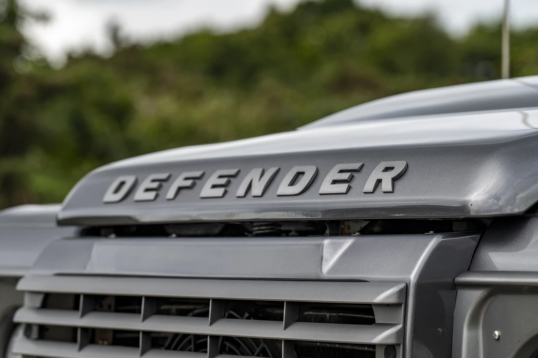 2015 Land Rover Defender 110 - Image 11 of 31