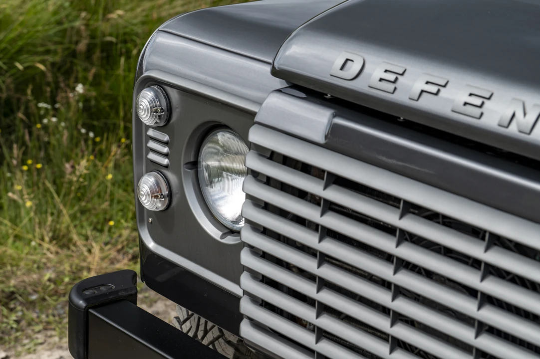 2015 Land Rover Defender 110 - Image 15 of 31