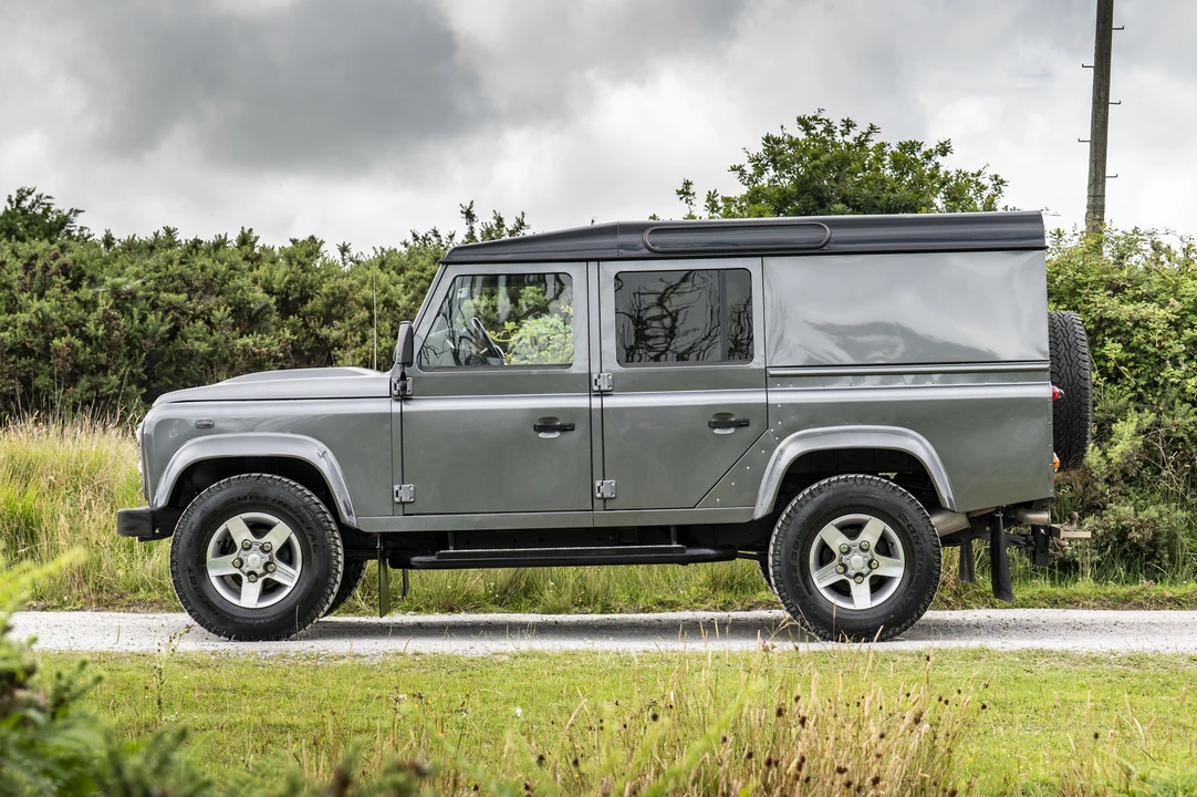 2015 Land Rover Defender 110 - Image 7 of 31