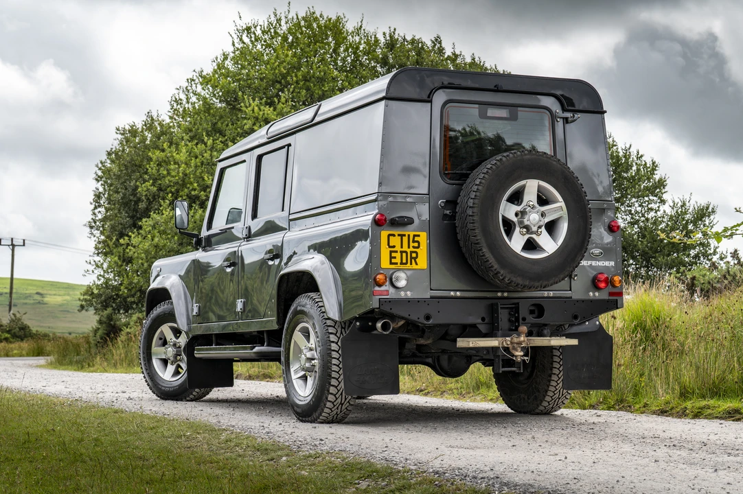 2015 Land Rover Defender 110 - Image 6 of 31