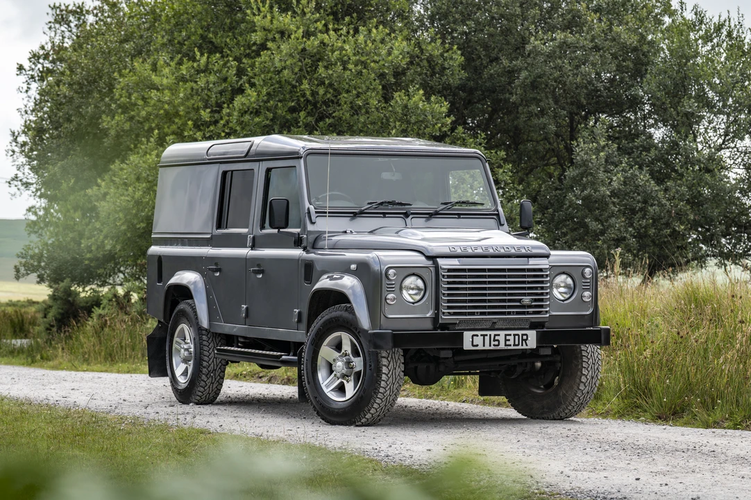 2015 Land Rover Defender 110 - Image 3 of 31
