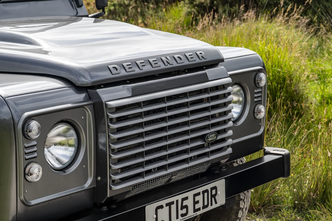 2015 Land Rover Defender 110 - Image 21 of 31