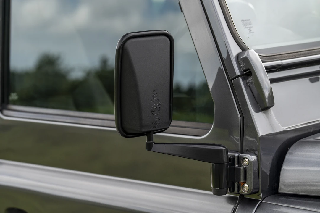 2015 Land Rover Defender 110 - Image 24 of 31