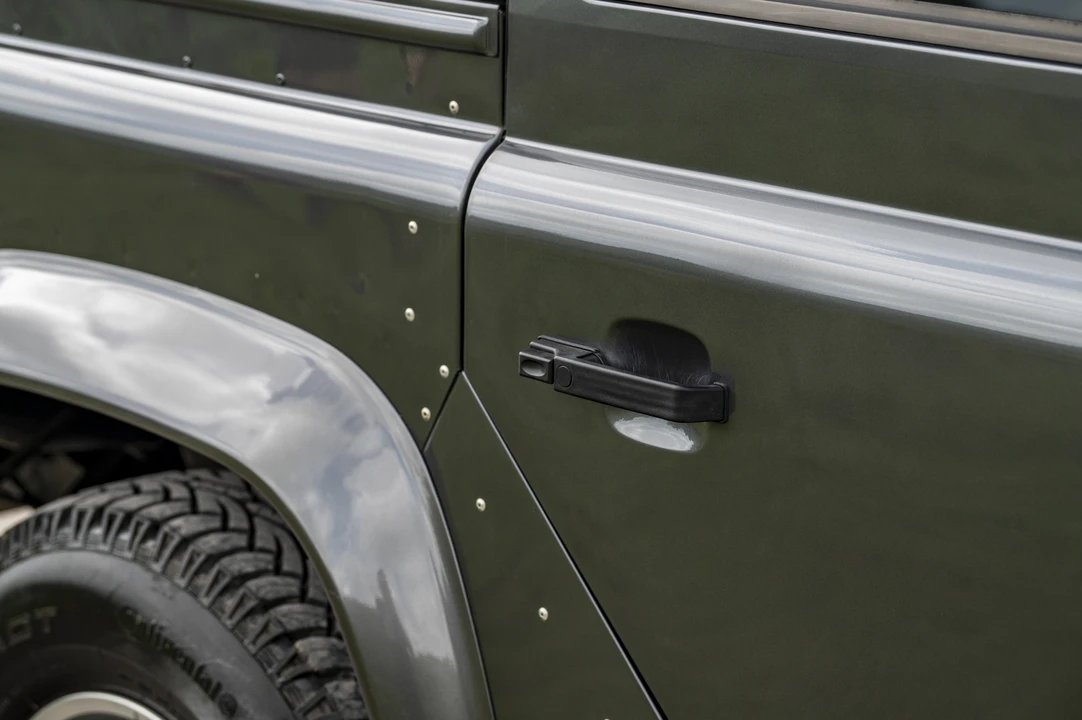 2015 Land Rover Defender 110 - Image 26 of 31