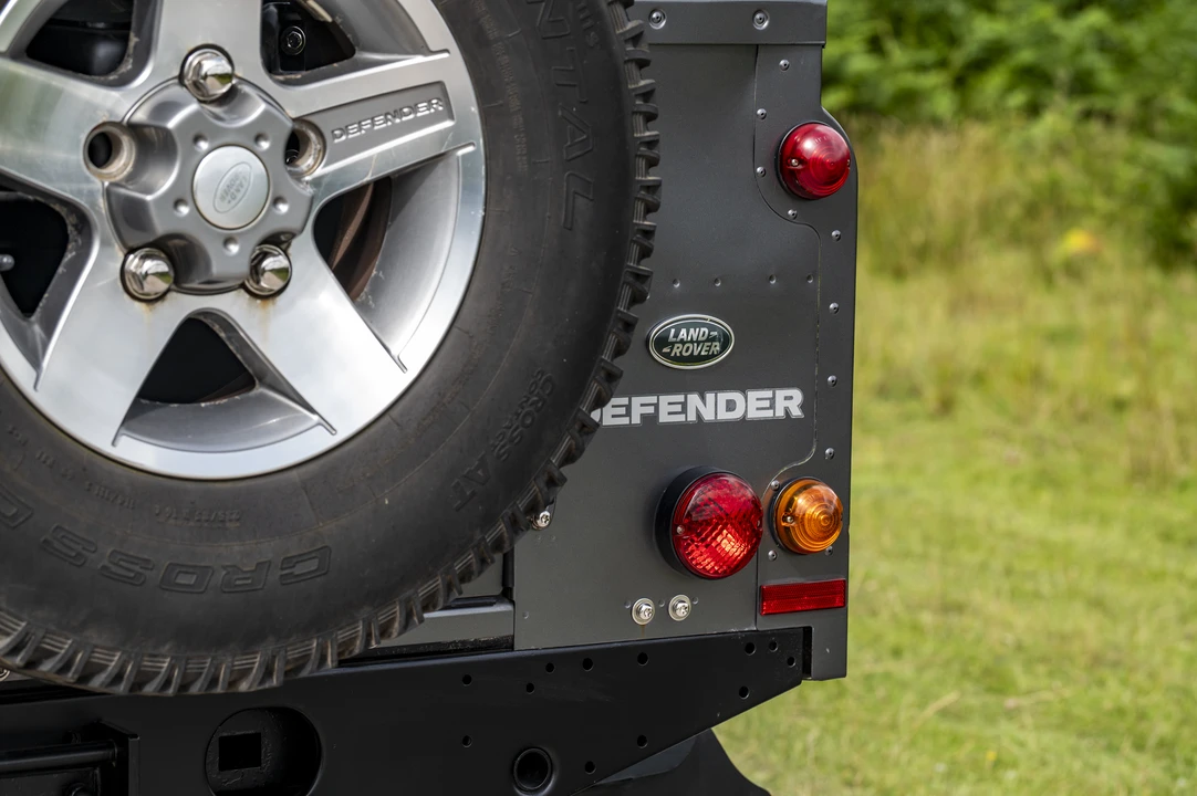 2015 Land Rover Defender 110 - Image 29 of 31