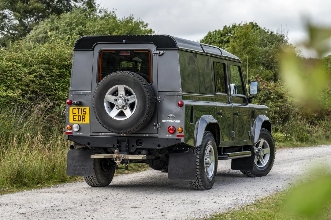 2015 Land Rover Defender 110 - Image 4 of 31