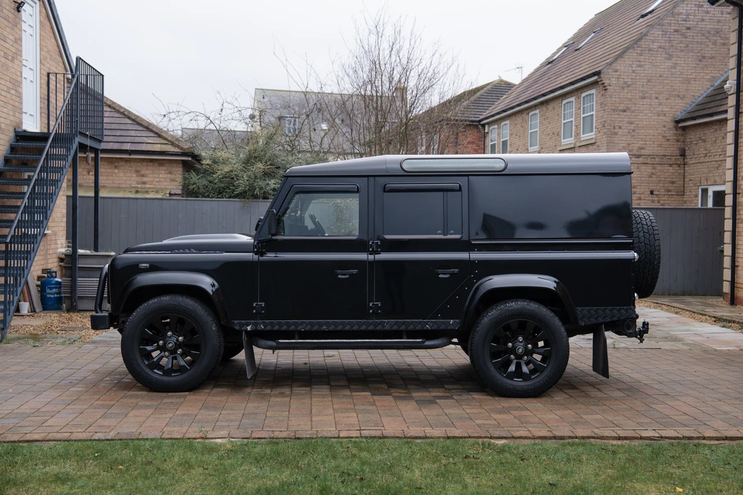 2015 Land Rover Defender 110 - Image 4 of 31