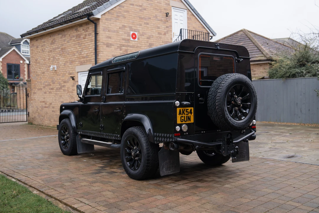2015 Land Rover Defender 110 - Image 5 of 31