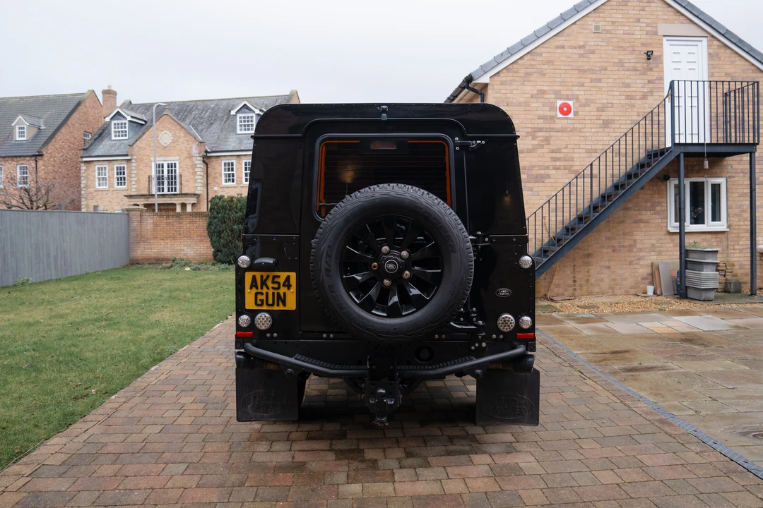 2015 Land Rover Defender 110 - Image 6 of 31