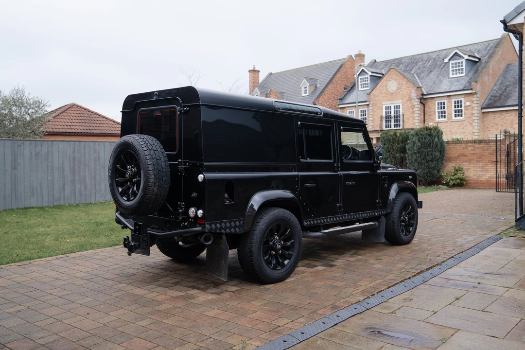 2015 Land Rover Defender 110 - Image 7 of 31