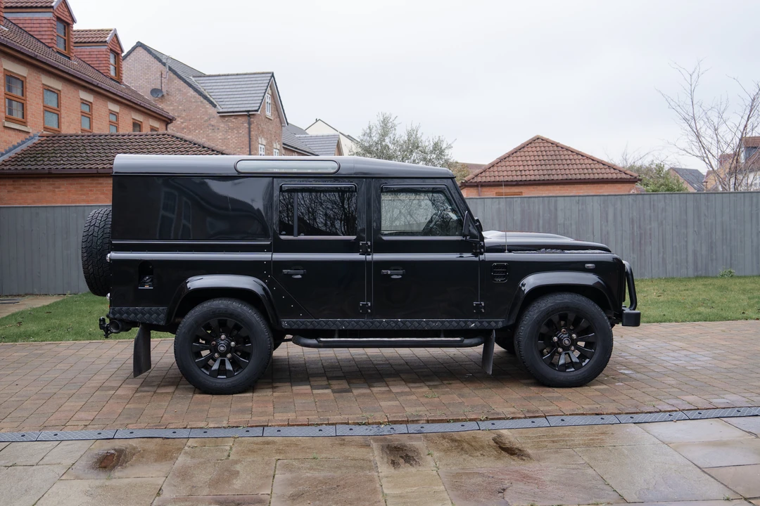 2015 Land Rover Defender 110 - Image 8 of 31