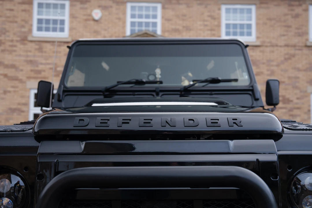 2015 Land Rover Defender 110 - Image 17 of 31