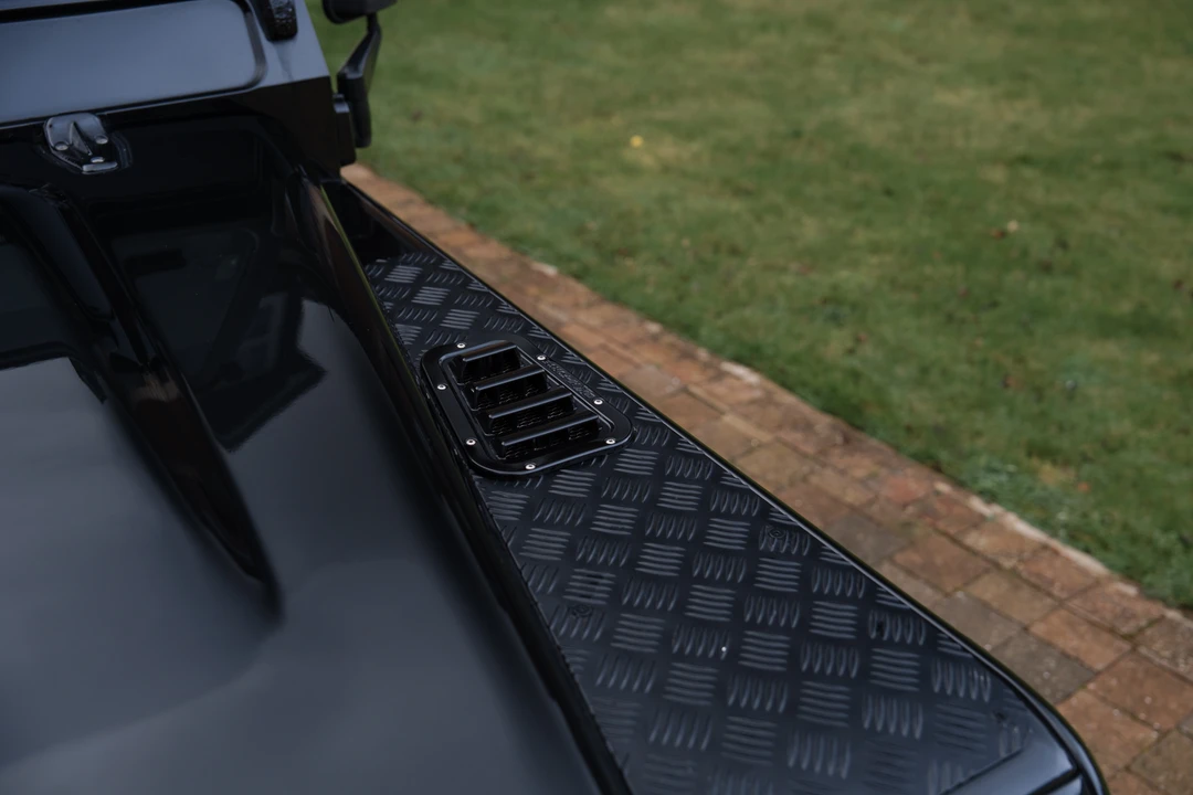 2015 Land Rover Defender 110 - Image 19 of 31