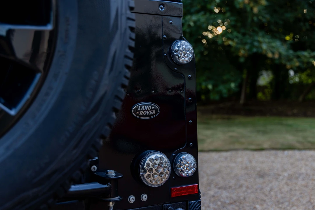 2015 Land Rover Defender 110 - Image 15 of 31