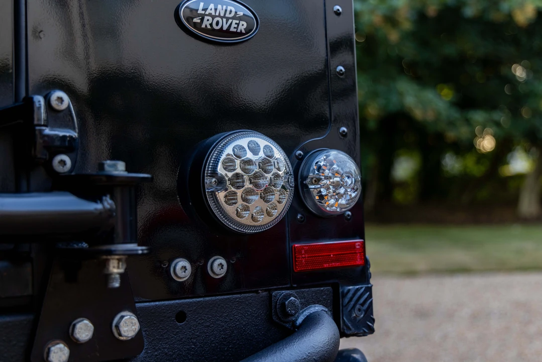2015 Land Rover Defender 110 - Image 17 of 31