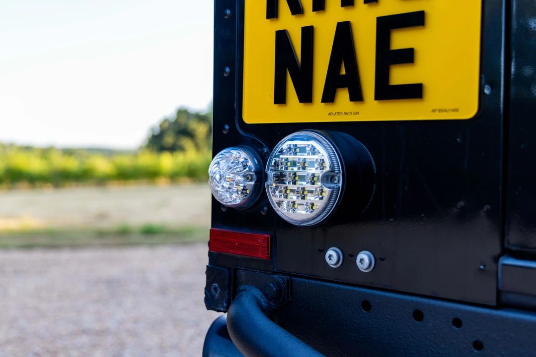 2015 Land Rover Defender 110 - Image 18 of 31