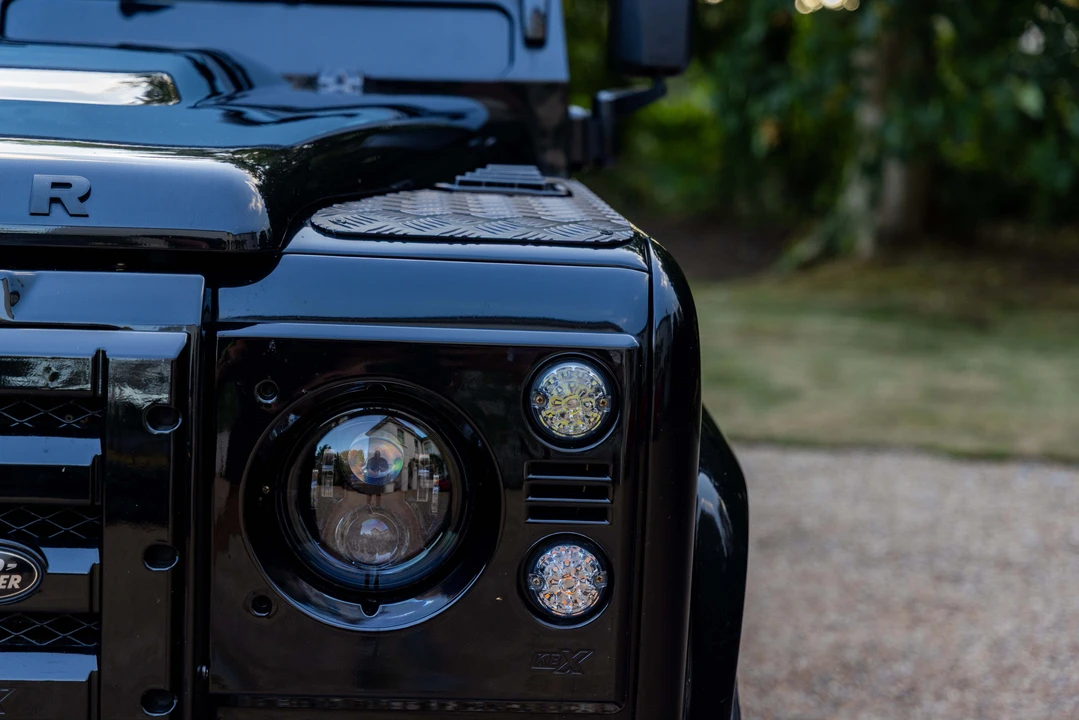 2015 Land Rover Defender 110 - Image 25 of 31