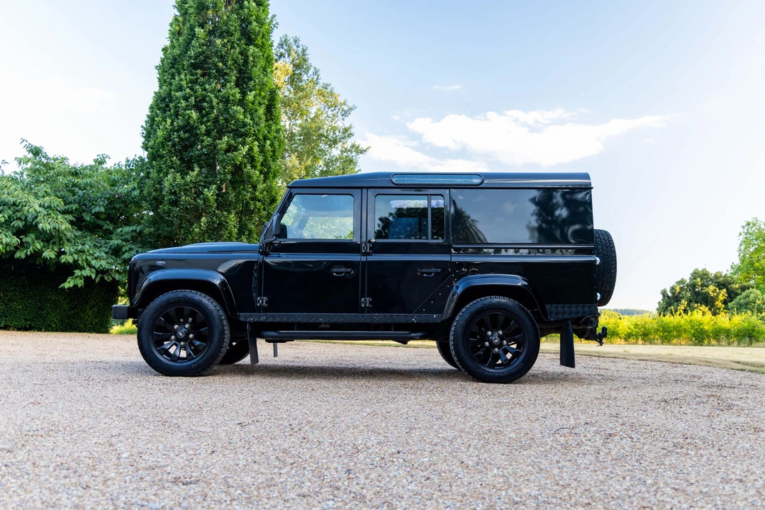 2015 Land Rover Defender 110 - Image 8 of 31