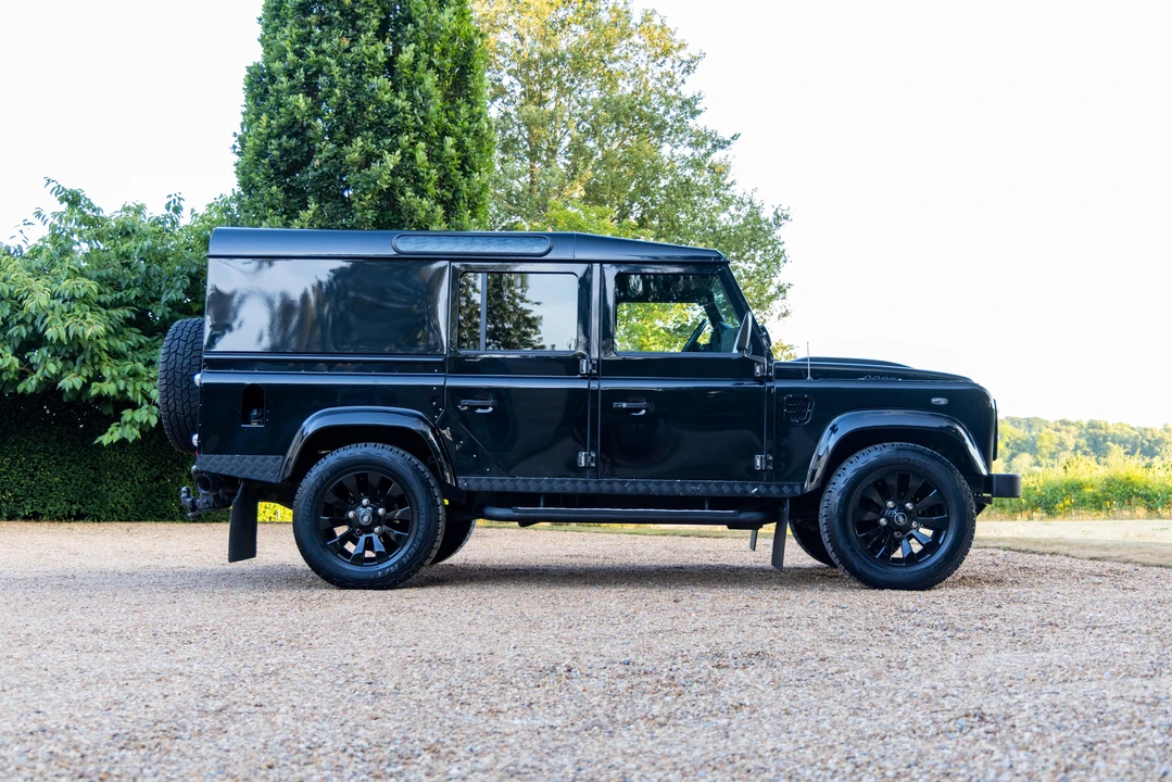 2015 Land Rover Defender 110 - Image 4 of 31