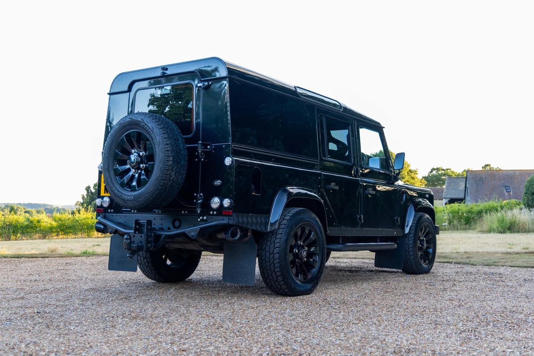 2015 Land Rover Defender 110 - Image 5 of 31