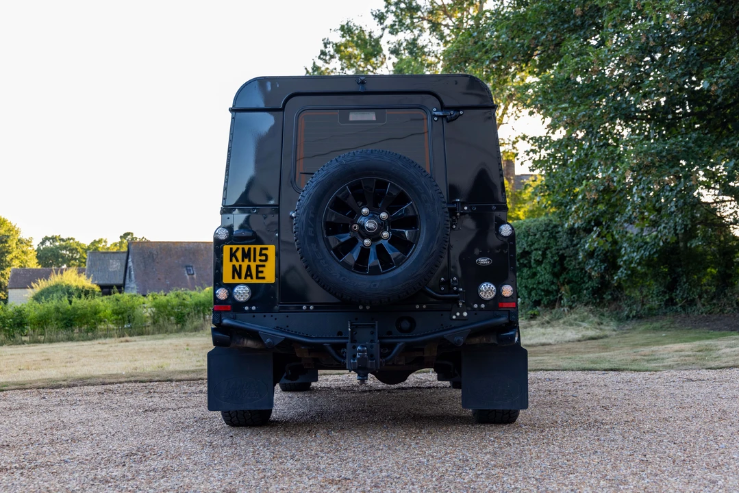 2015 Land Rover Defender 110 - Image 6 of 31