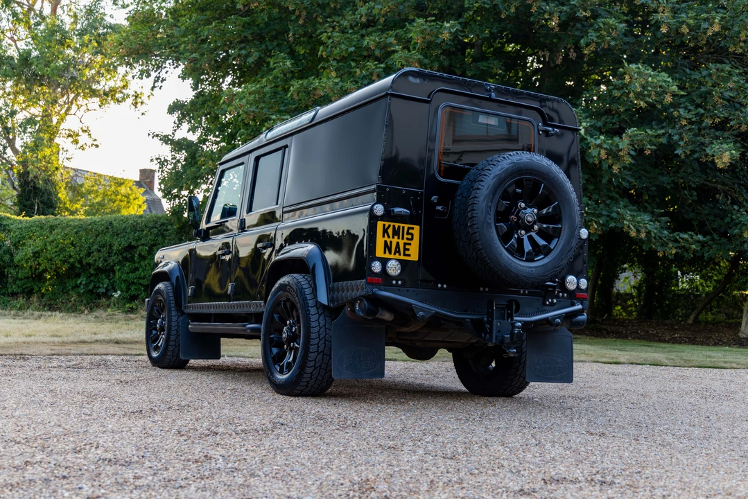 2015 Land Rover Defender 110 - Image 7 of 31