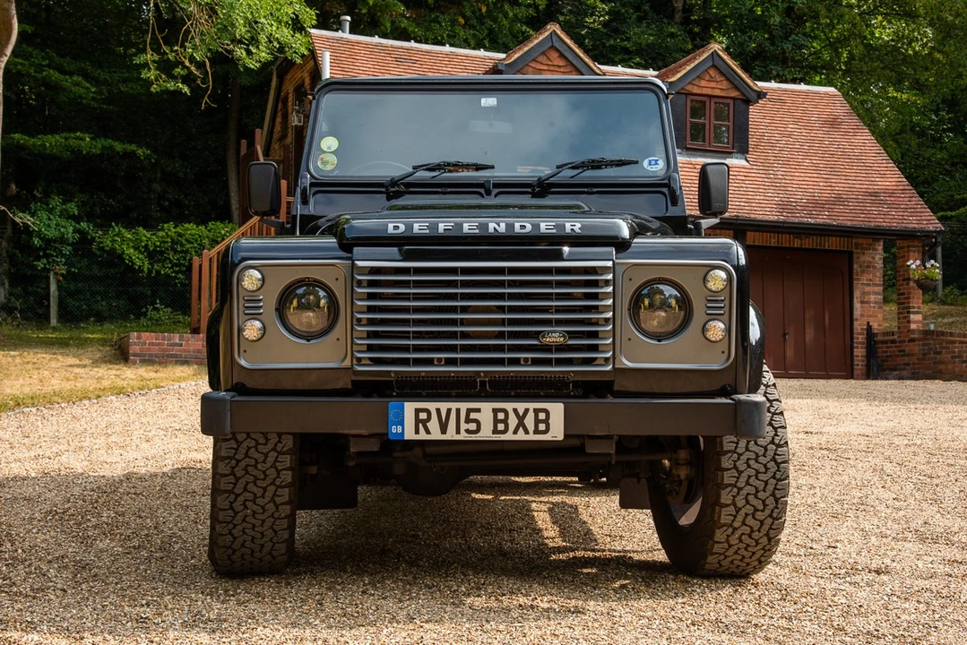 2015 Land Rover Defender 110 - Image 25 of 31