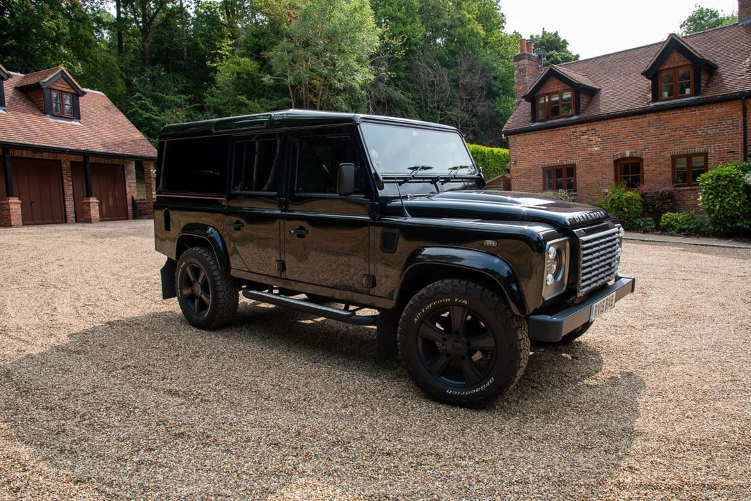 2015 Land Rover Defender 110 - Image 8 of 31