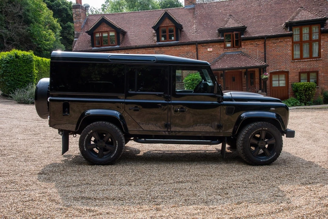 2015 Land Rover Defender 110 - Image 4 of 31