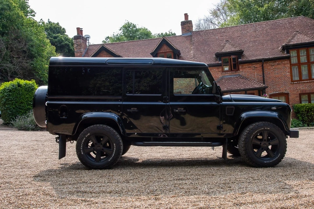 2015 Land Rover Defender 110 - Image 30 of 31