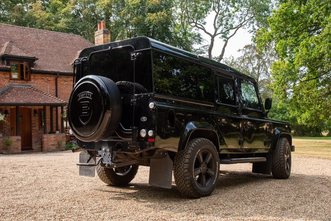 2015 Land Rover Defender 110 - Image 2 of 31