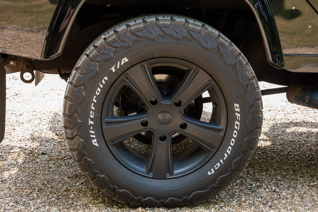 2015 Land Rover Defender 110 - Image 13 of 31