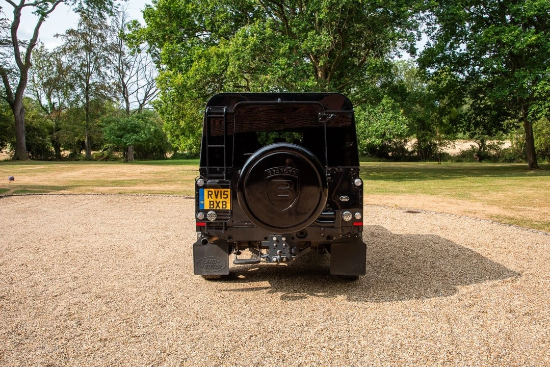 2015 Land Rover Defender 110 - Image 5 of 31