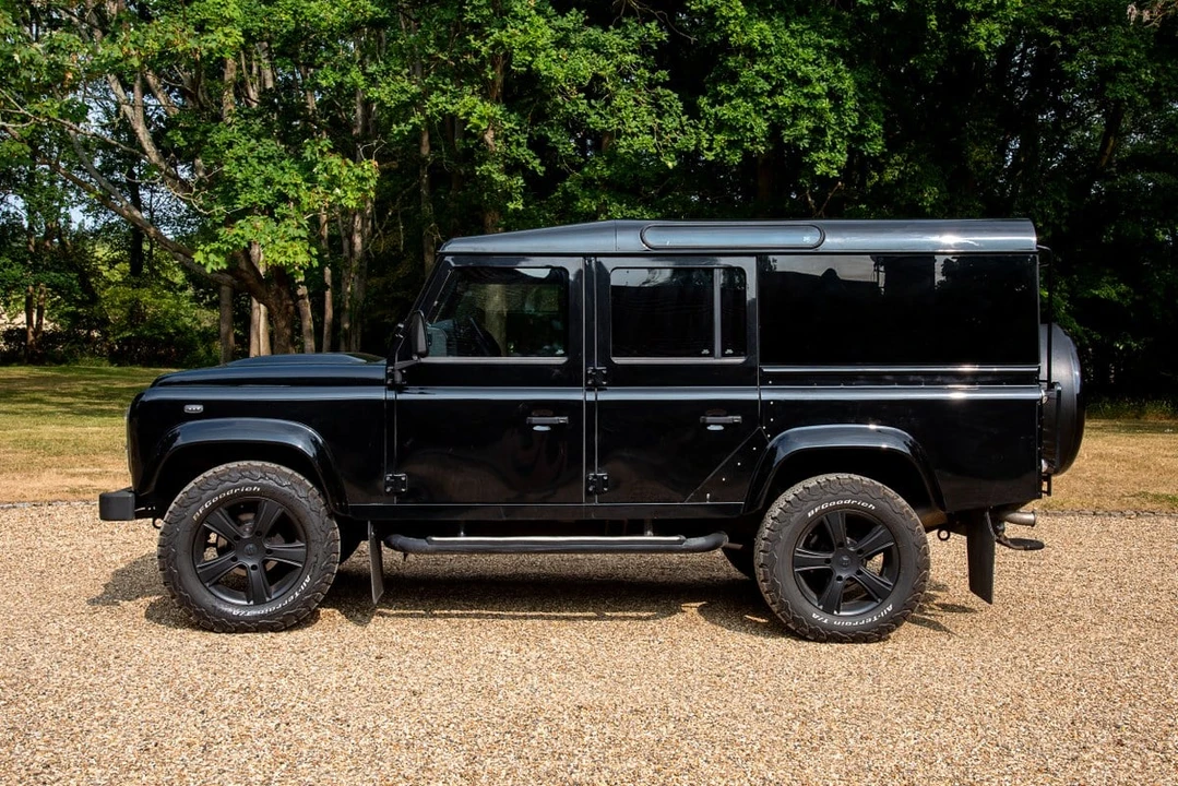 2015 Land Rover Defender 110 - Image 3 of 31
