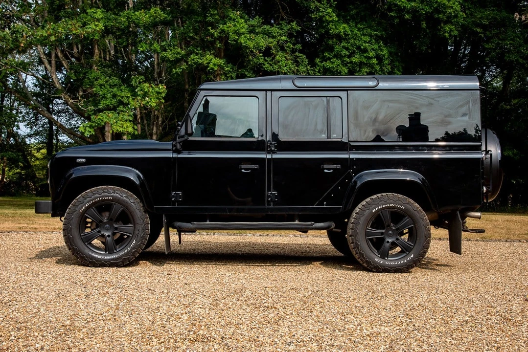2015 Land Rover Defender 110 - Image 19 of 31