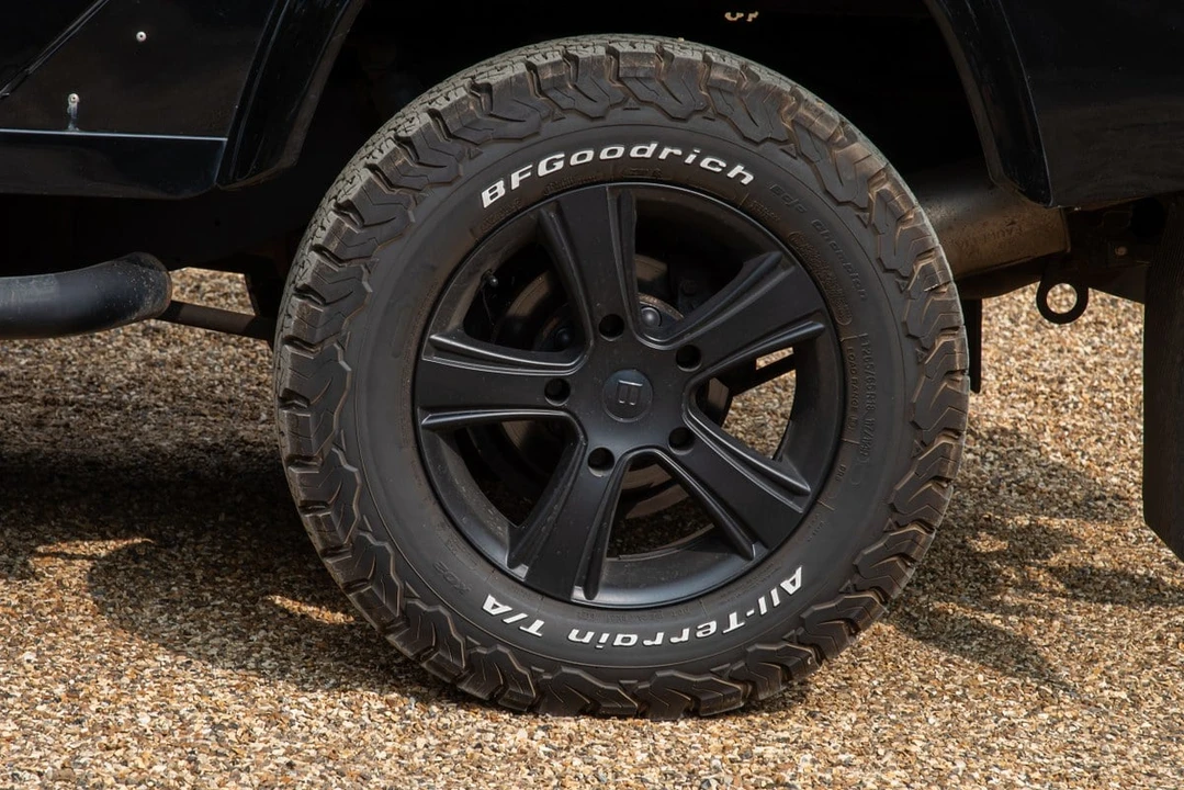 2015 Land Rover Defender 110 - Image 16 of 31