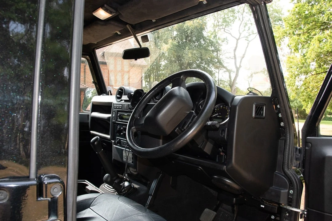 2015 Land Rover Defender 110 - Image 12 of 31