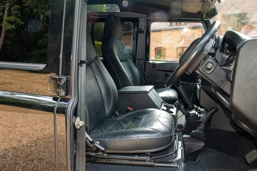 2015 Land Rover Defender 110 - Image 9 of 31