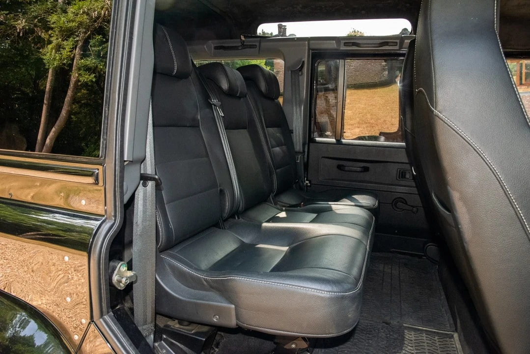 2015 Land Rover Defender 110 - Image 10 of 31