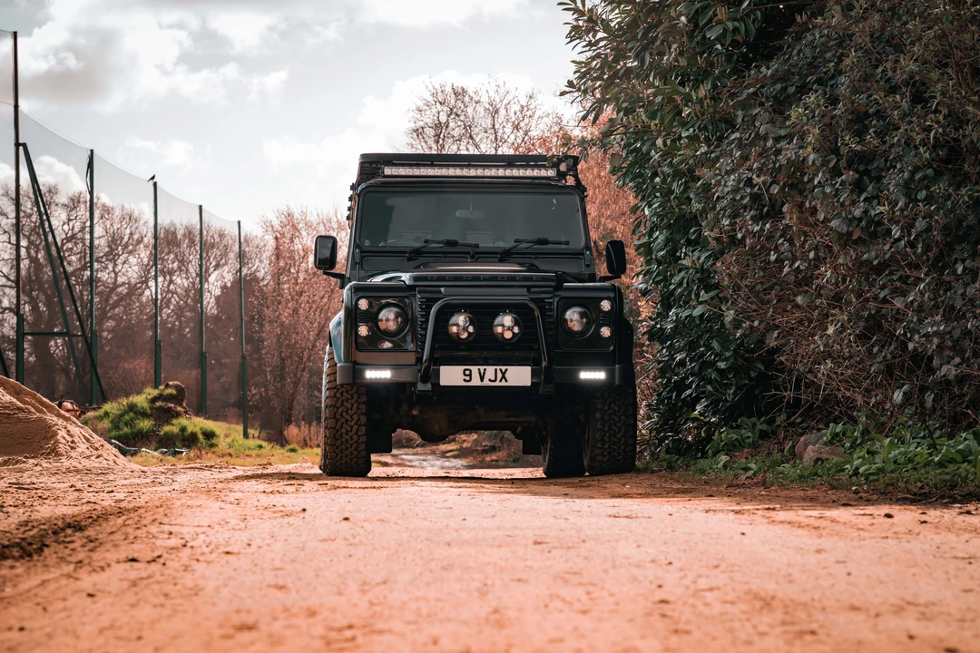 2015 Land Rover Defender 110 - Image 19 of 31