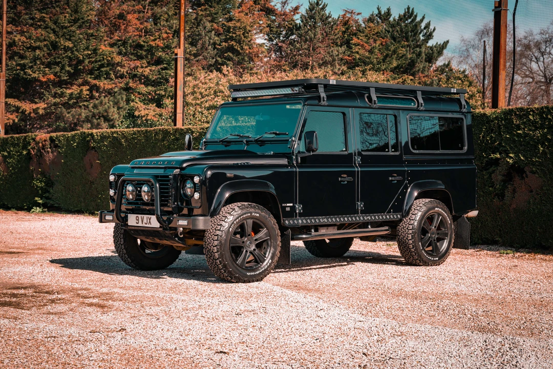 2015 Land Rover Defender 110 - Image 11 of 31